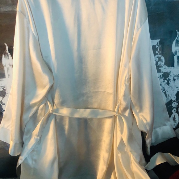 VICTORIA SECRET ROBE - Picture 6 of 6